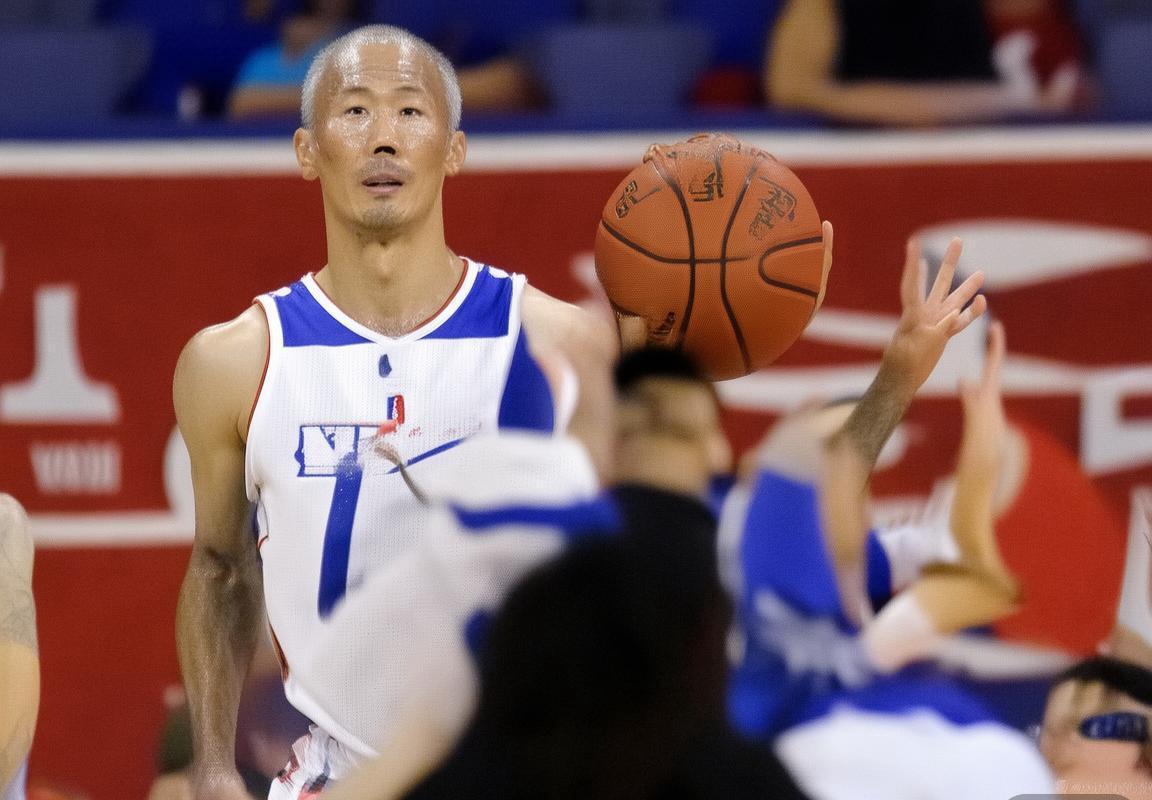 2015年NBA焦点战：科比缺席下的湖人小牛巅峰对决(图3)